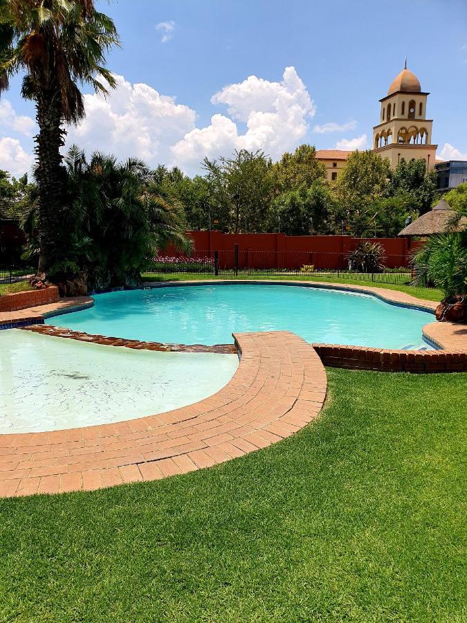 Merry Monte Casino Lodge House In Fourways Sandton Kültér fotó